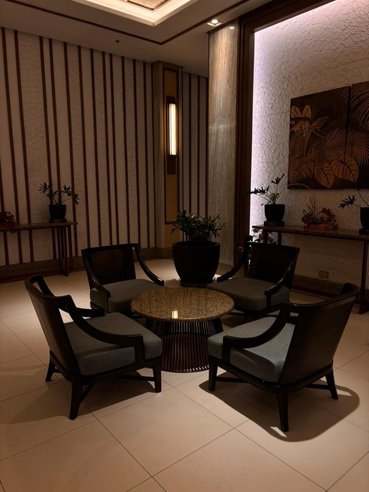 2 Bedroom Condo Unit Near Sm Bf & Naia At The Atherton By Dmci With 2 Balcony Paranaque City Exterior foto