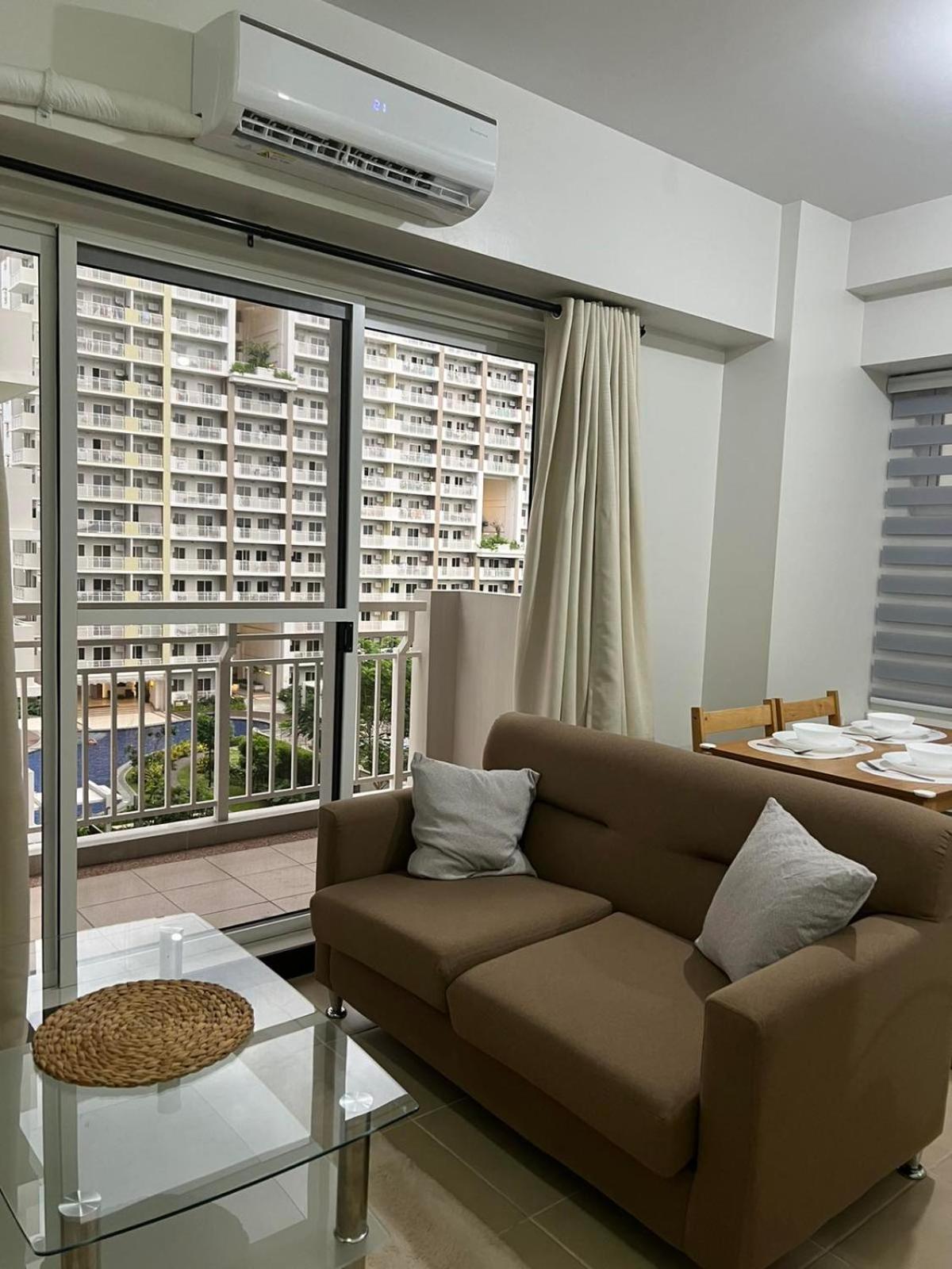 2 Bedroom Condo Unit Near Sm Bf & Naia At The Atherton By Dmci With 2 Balcony Paranaque City Exterior foto